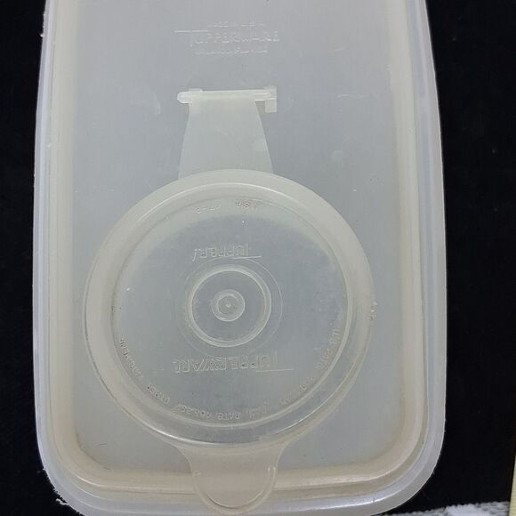 2 Pc Tupperware # 459-4 Cereal Keeper, And #5871-1 Qt. Pitcher - Picture 11 of 13